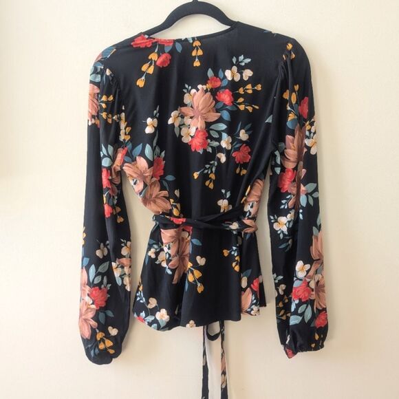 Old Navy Black Floral-Print Tie-Belt Wrap Blouse Size Small - Picture 4 of 8